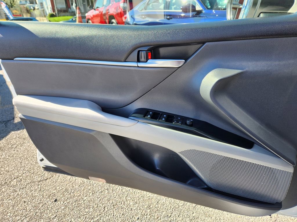 Used 2018 Toyota Camry LE image 23