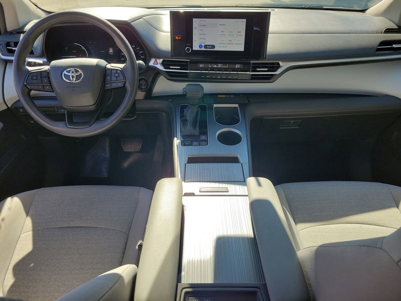 Used 2025 Toyota Sienna LE image 12