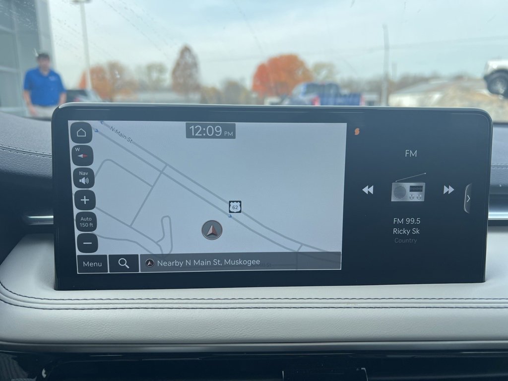 Used 2025 Genesis G70 2.5T image 17