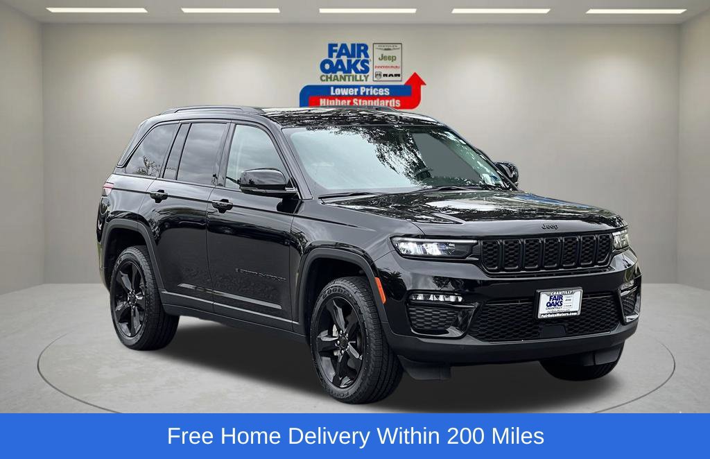 Used 2023 Jeep Grand Cherokee Limited w/ Black Appearance Package AWD/4WD image 1