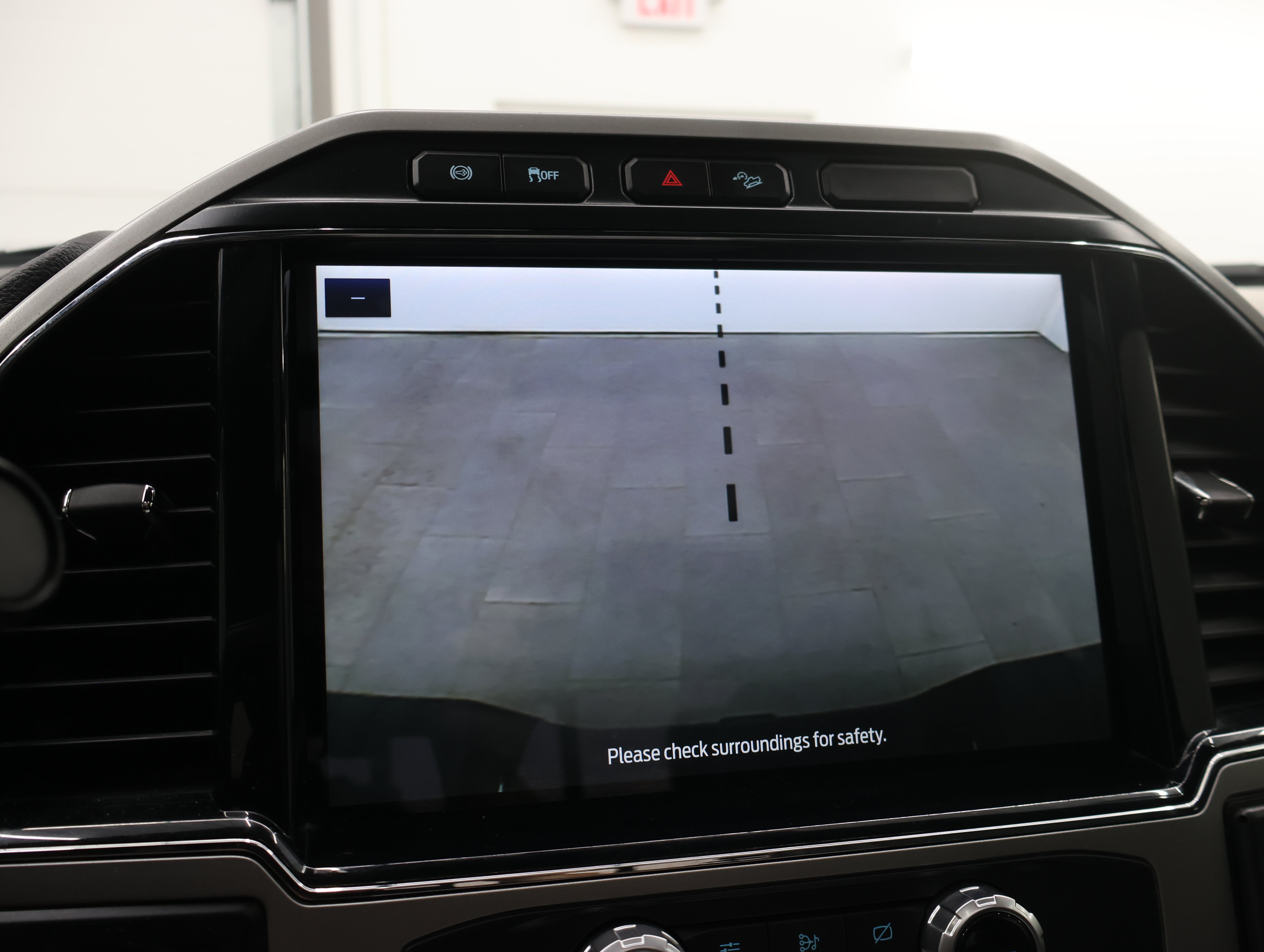 Used 2022 Ford F250 Lariat w/ Black Appearance Package AWD/4WD image 18
