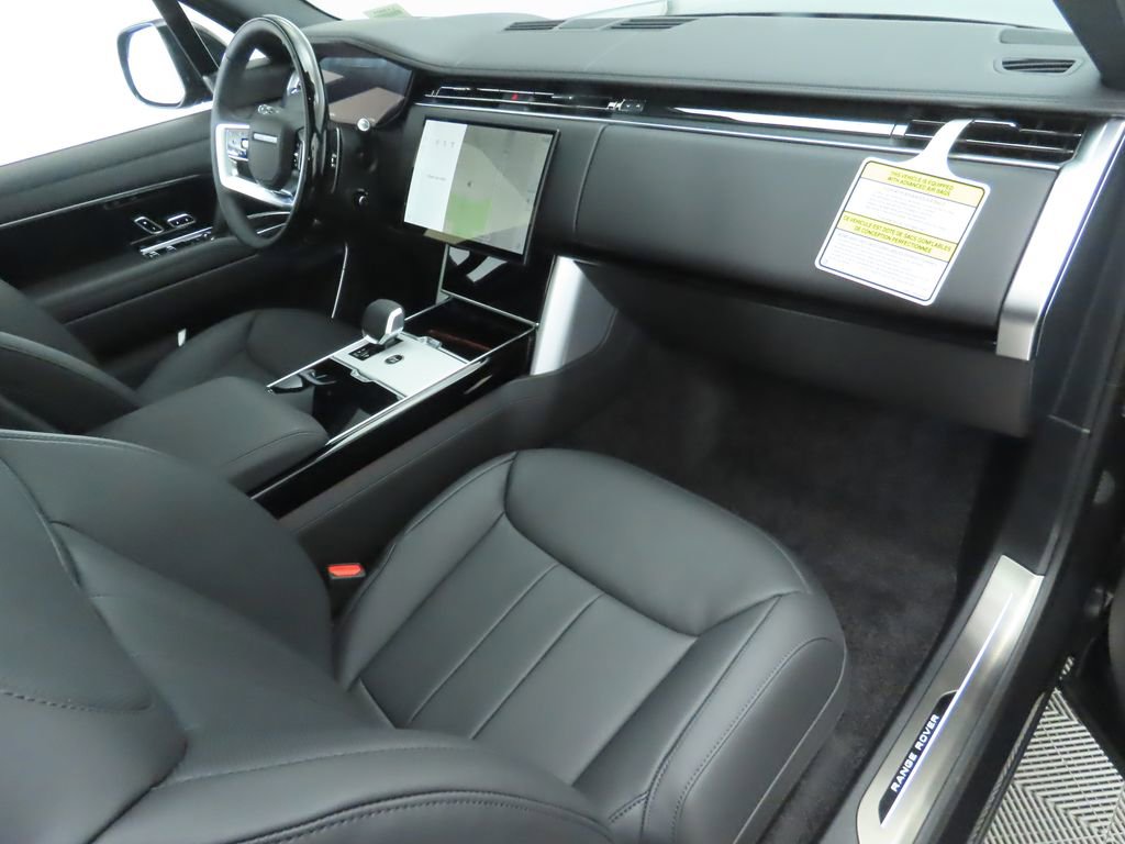 New 2026 Land Rover Range Rover Long Wheelbase SE image 18