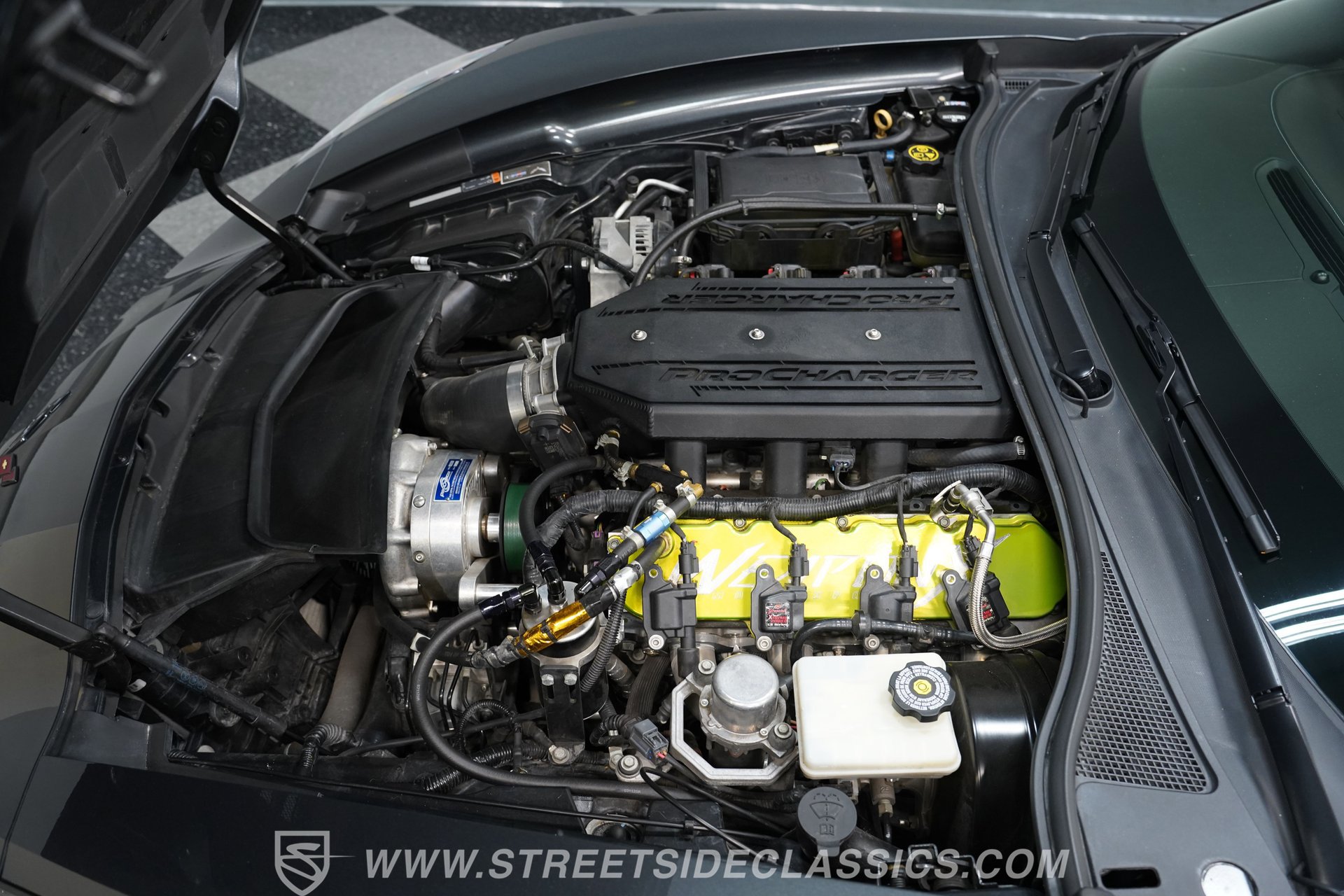 Used 2017 Chevrolet Corvette Stingray Coupe w/ Carbon Flash Badge Package image 32