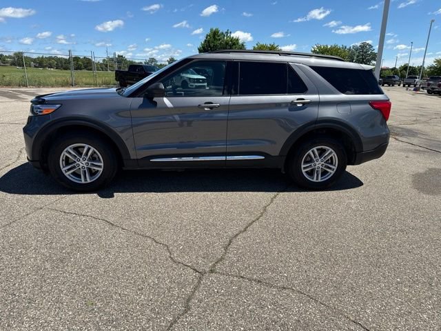 Used 2024 Ford Explorer XLT w/ Equipment Group 202A AWD/4WD image 3