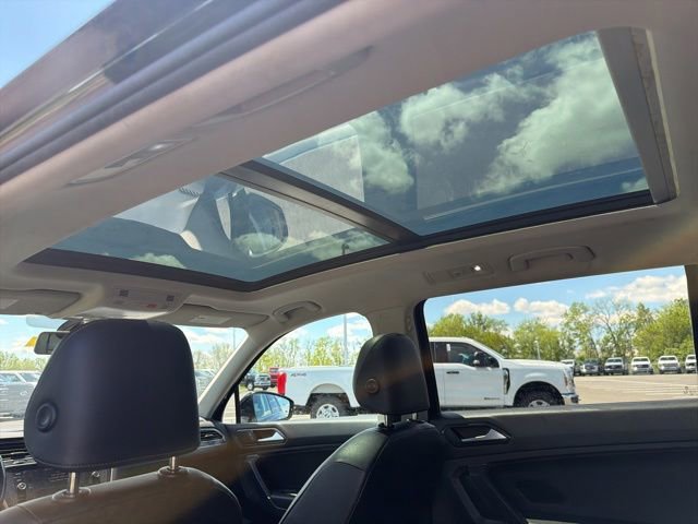 Used 2018 Volkswagen Tiguan SE w/ Panoramic Sunroof Package AWD/4WD image 19