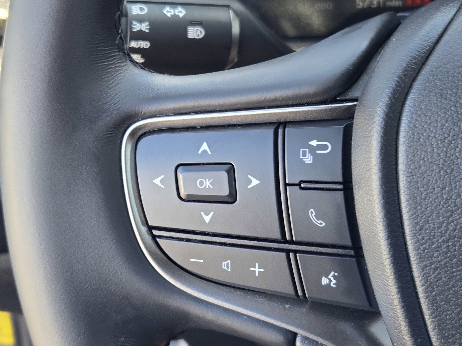 Certified 2025 Lexus UX 300h FWD image 25