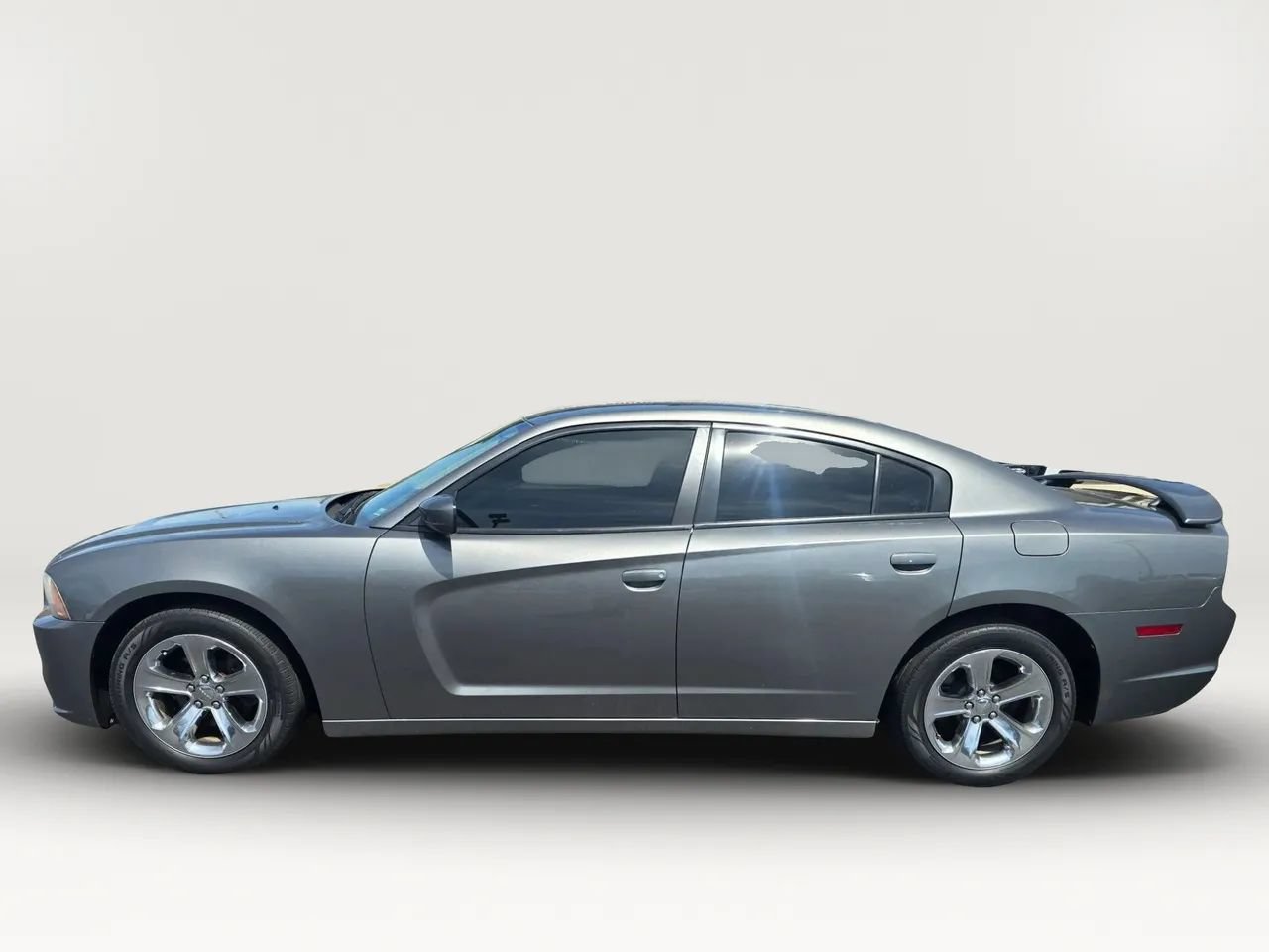 Used 2012 Dodge Charger SE w/ Sport Appearance Group RWD image 2