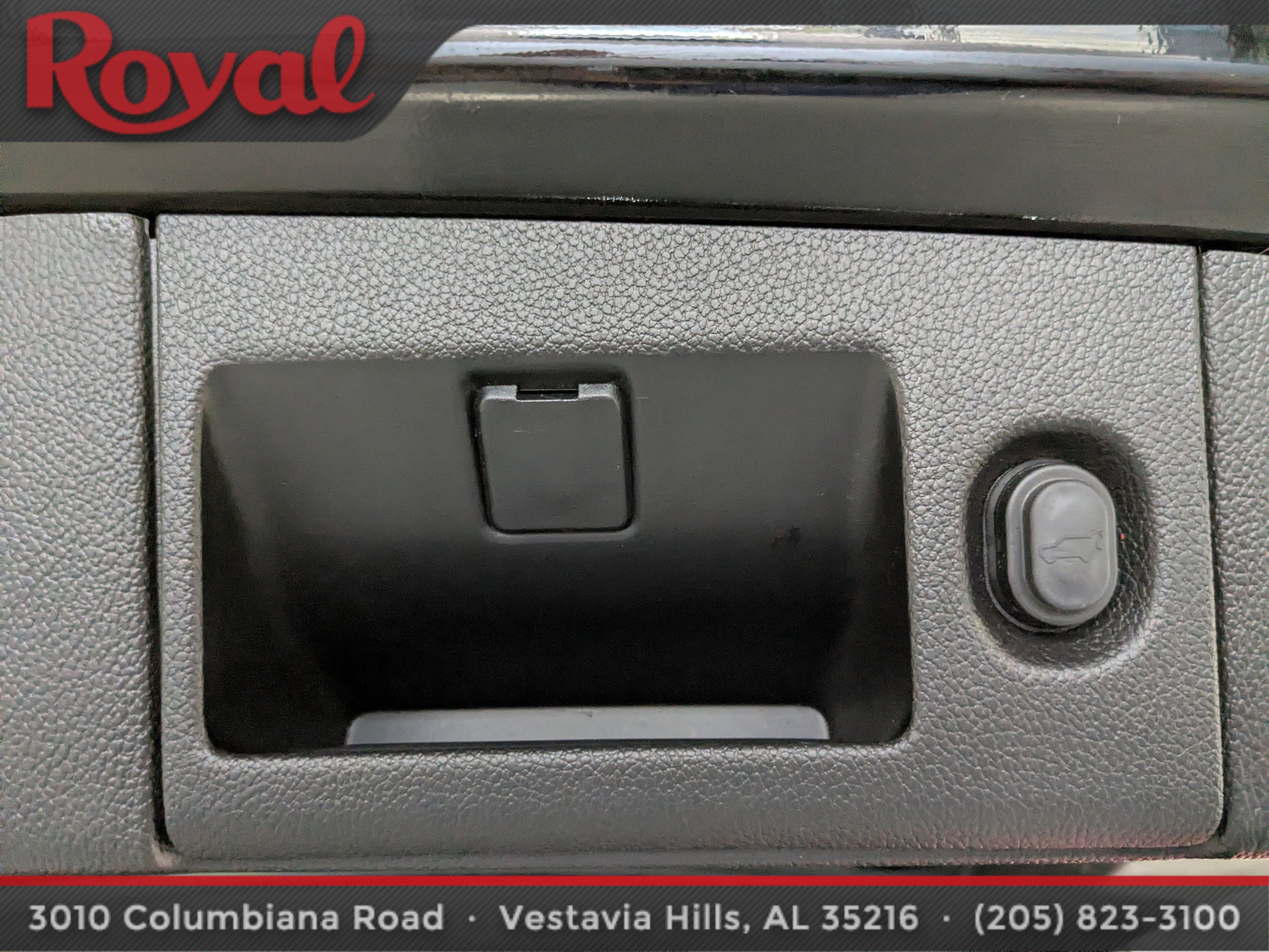 Used 2020 Chevrolet Tahoe Premier w/ Premier 6.2L Value Package image 16