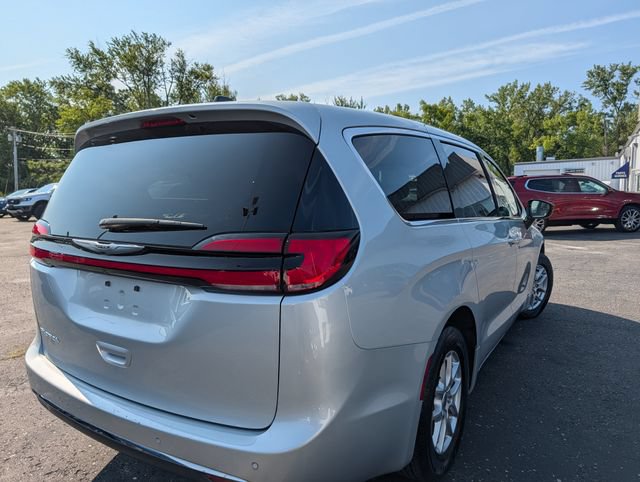 Used 2024 Chrysler Pacifica Touring-L FWD image 8