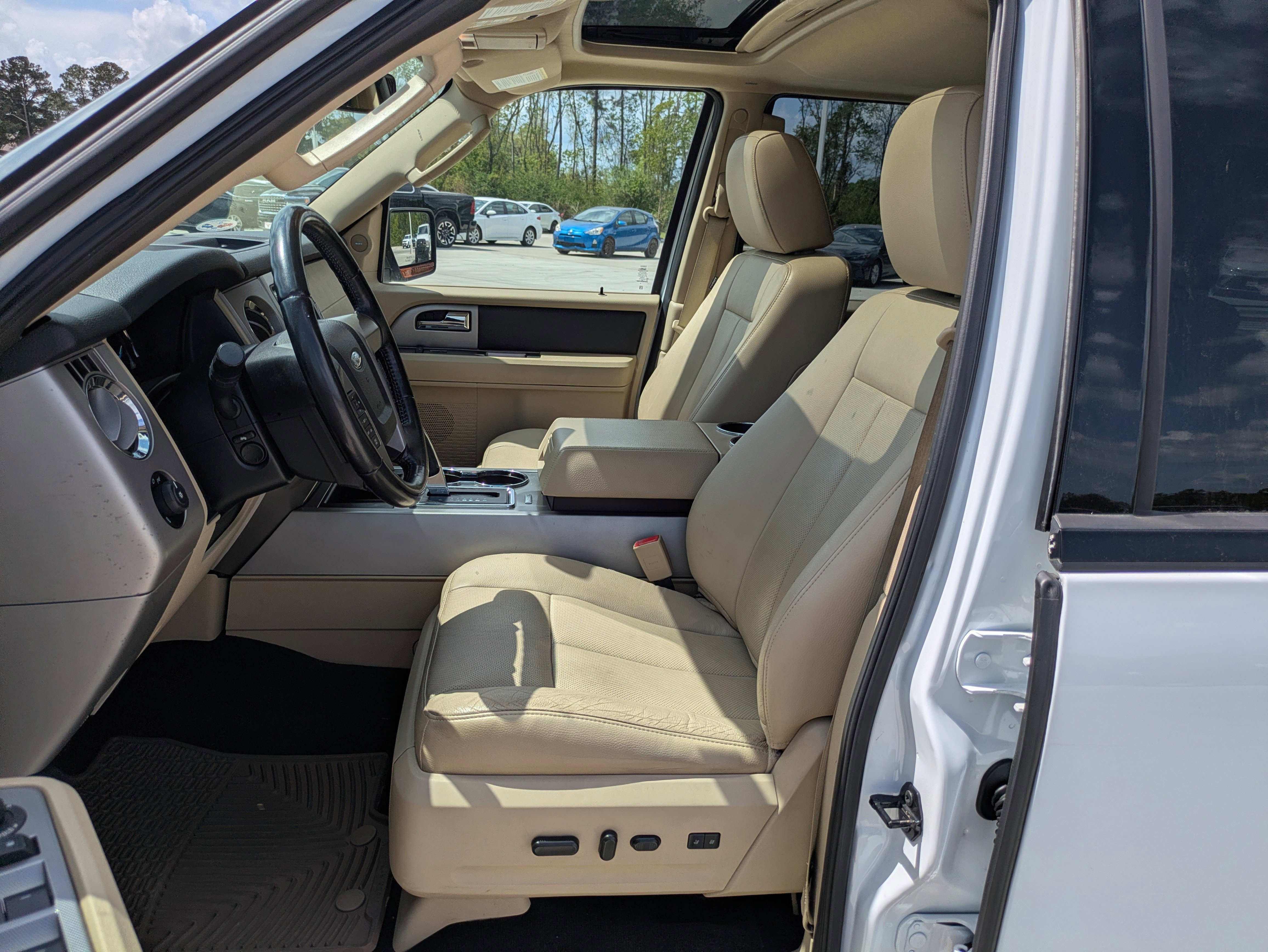 Used 2017 Ford Expedition Limited w/ Equipment Group 301A image 8