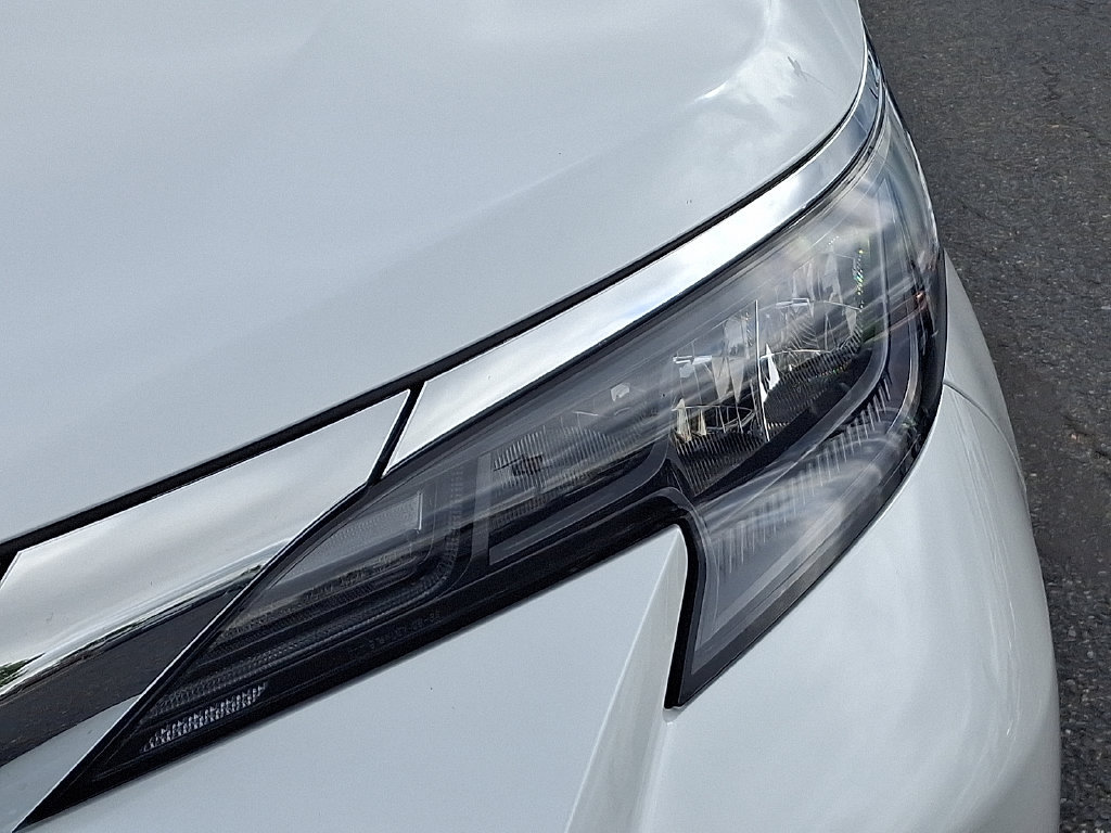 Certified 2026 Toyota Sienna XLE FWD image 9