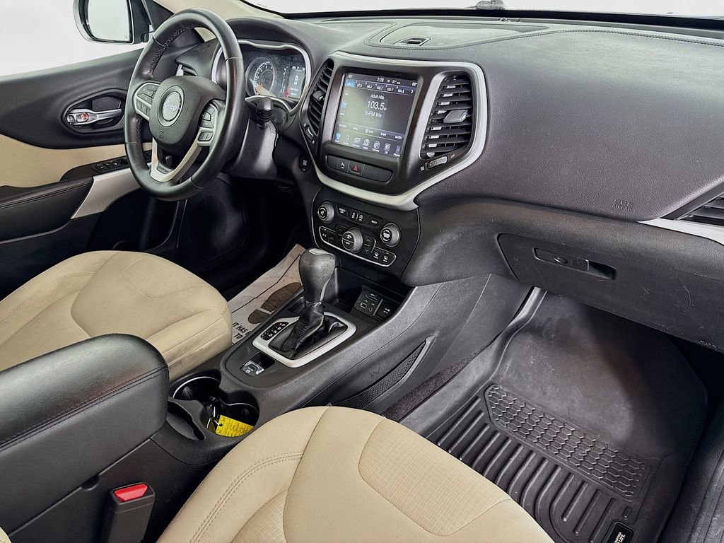 Used 2017 Jeep Cherokee Latitude w/ Comfort/Convenience Group image 35