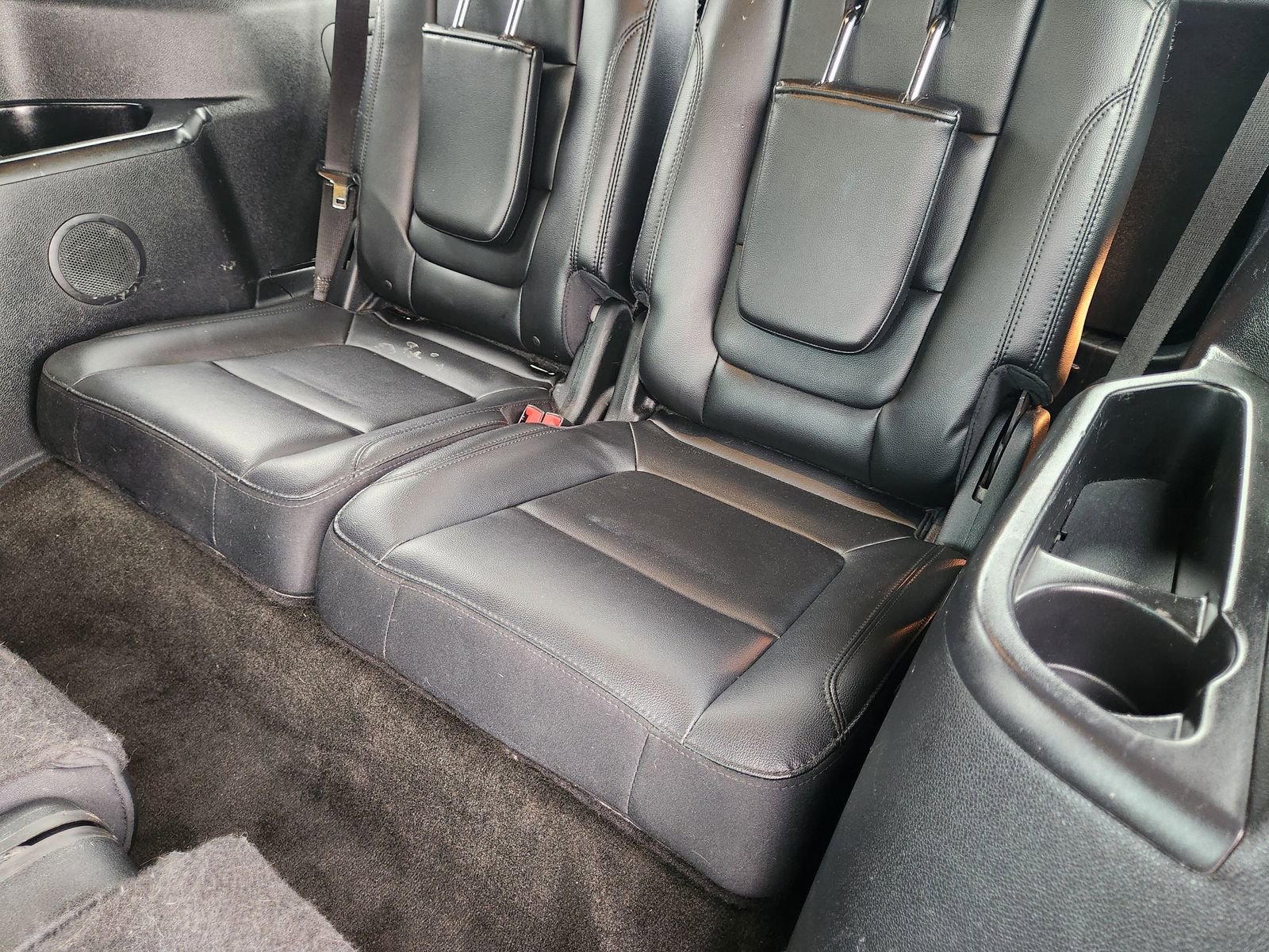 Used 2016 Ford Explorer XLT w/ Equipment Group 202A FWD image 32