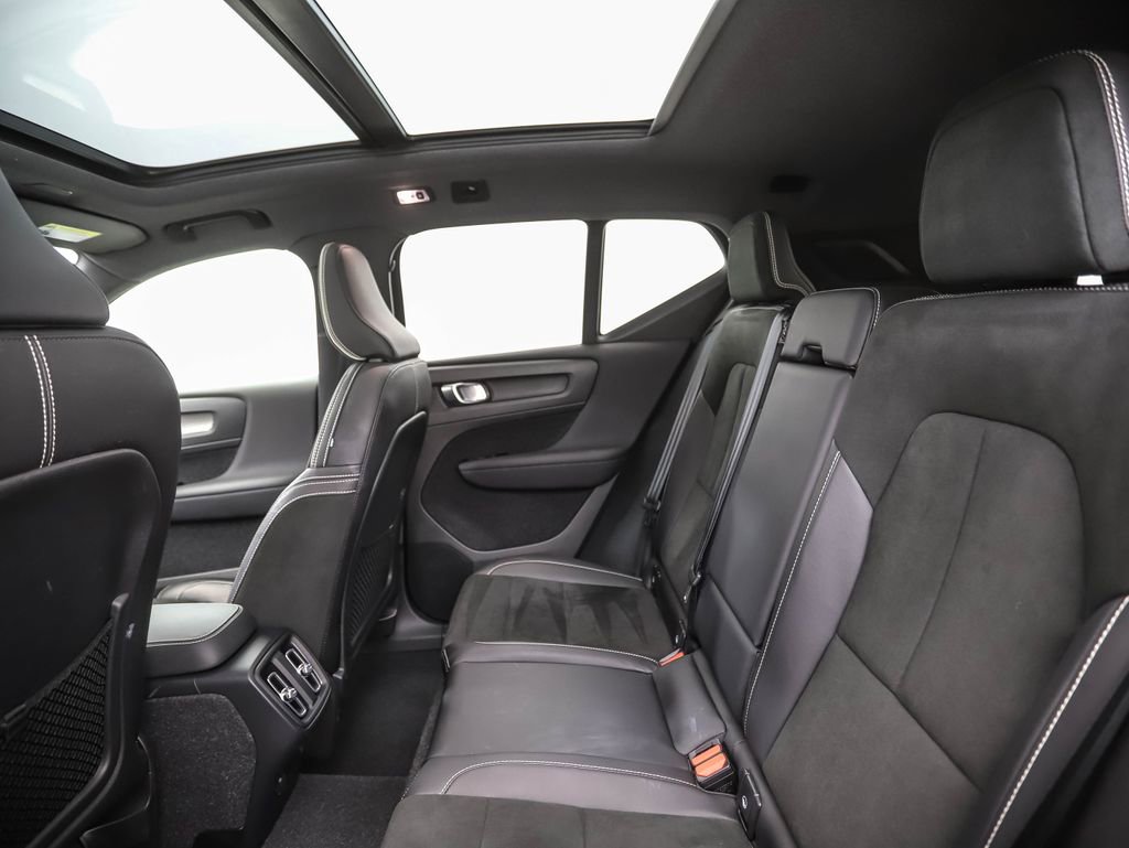 Used 2021 Volvo XC40 T5 R-Design w/ Protection Package Premier image 22