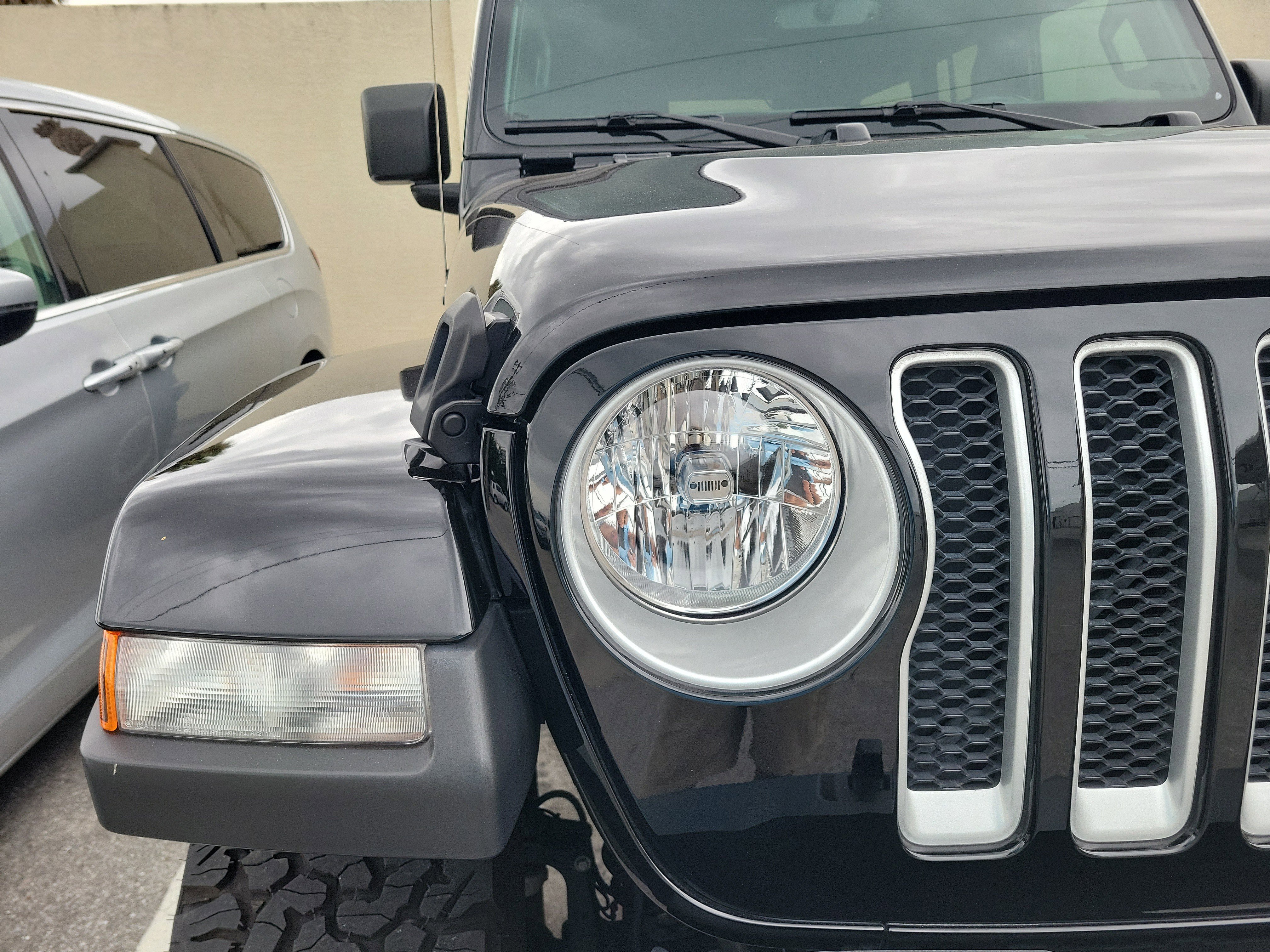 Used 2022 Jeep Wrangler Unlimited Sahara AWD/4WD image 7