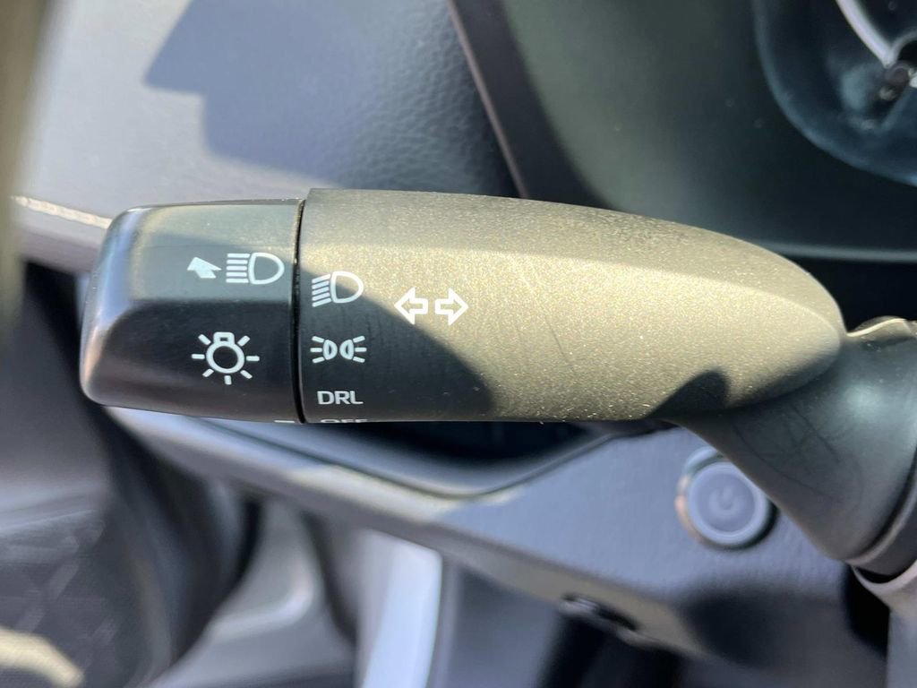 Used 2021 Toyota RAV4 LE image 21