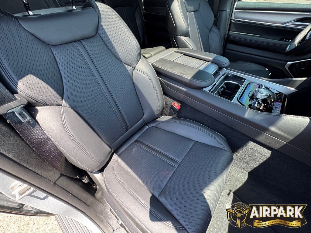 New 2026 Jeep Grand Wagoneer Limited AWD/4WD image 13