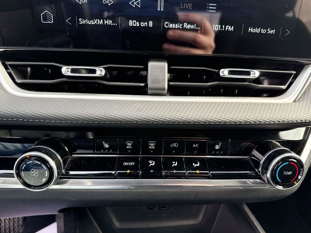 Used 2025 Chevrolet Equinox LT image 19