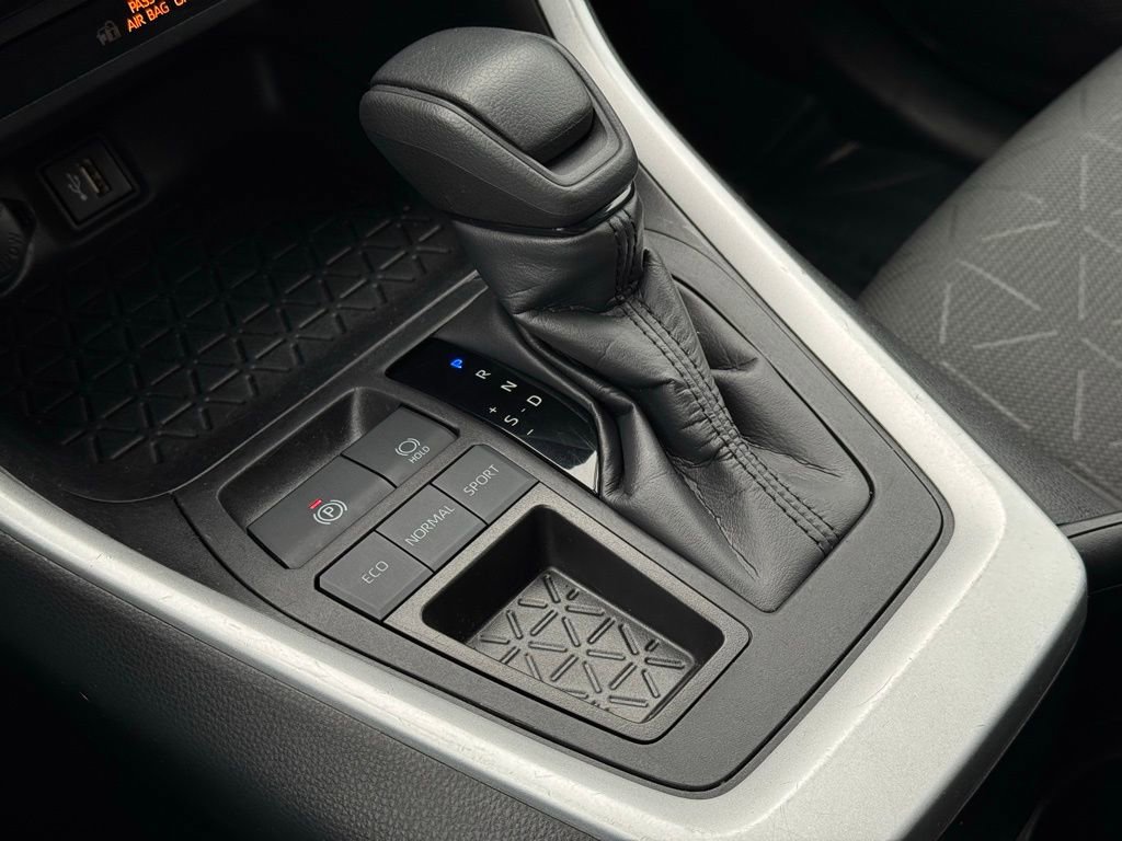 Used 2024 Toyota RAV4 XLE image 32