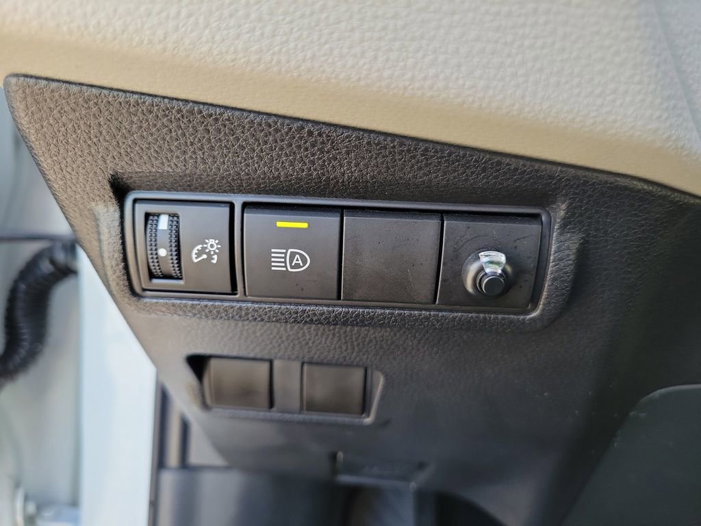 Used 2025 Toyota Corolla Cross L FWD image 19