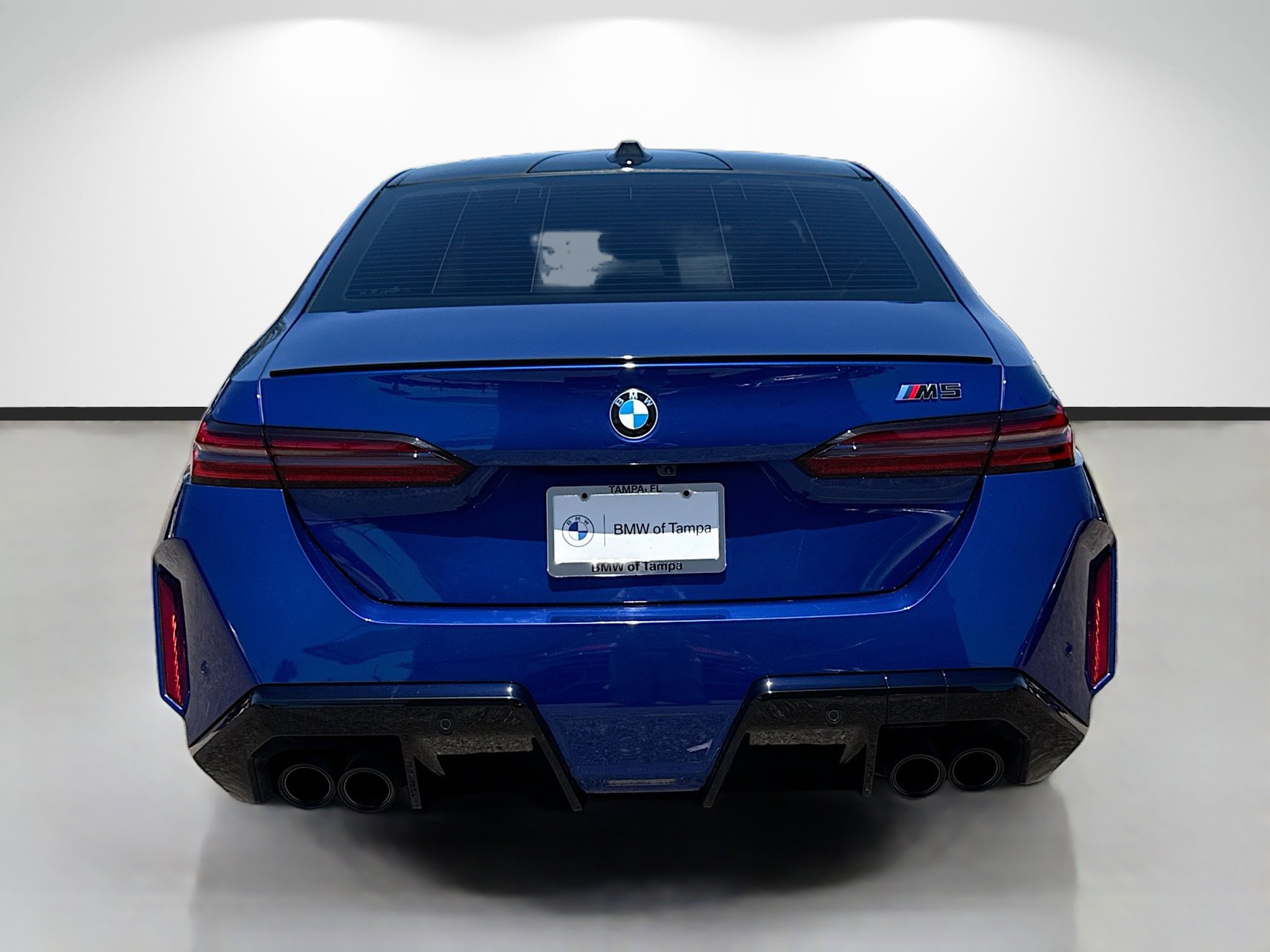 Used 2025 BMW M5 w/ Executive Package image 4