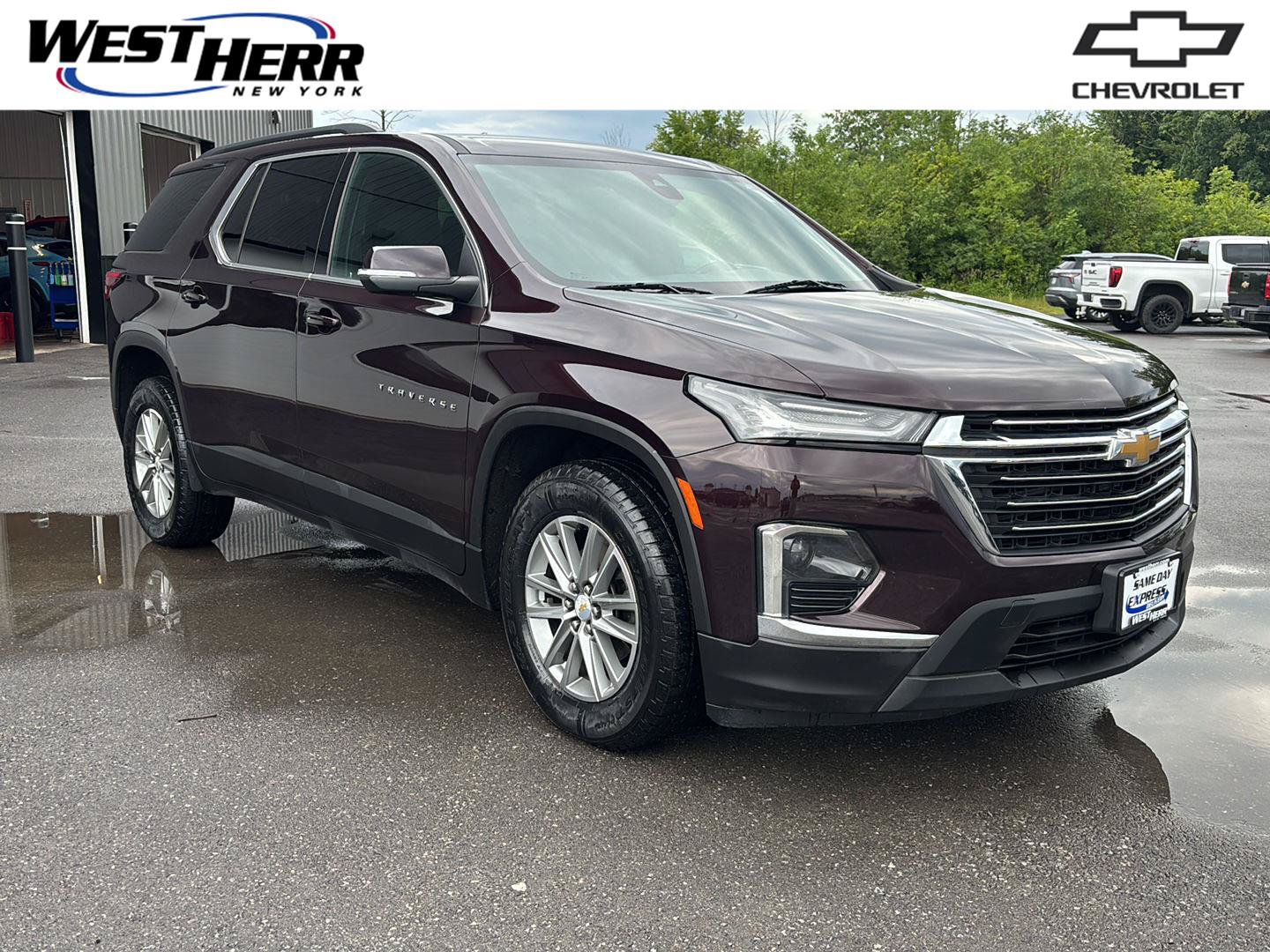 Used 2023 Chevrolet Traverse LT AWD/4WD image 1