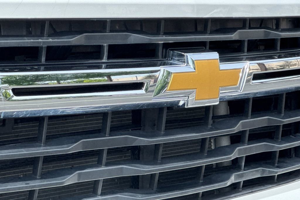 Used 2025 Chevrolet Silverado 2500 LT w/ Convenience Package AWD/4WD image 8