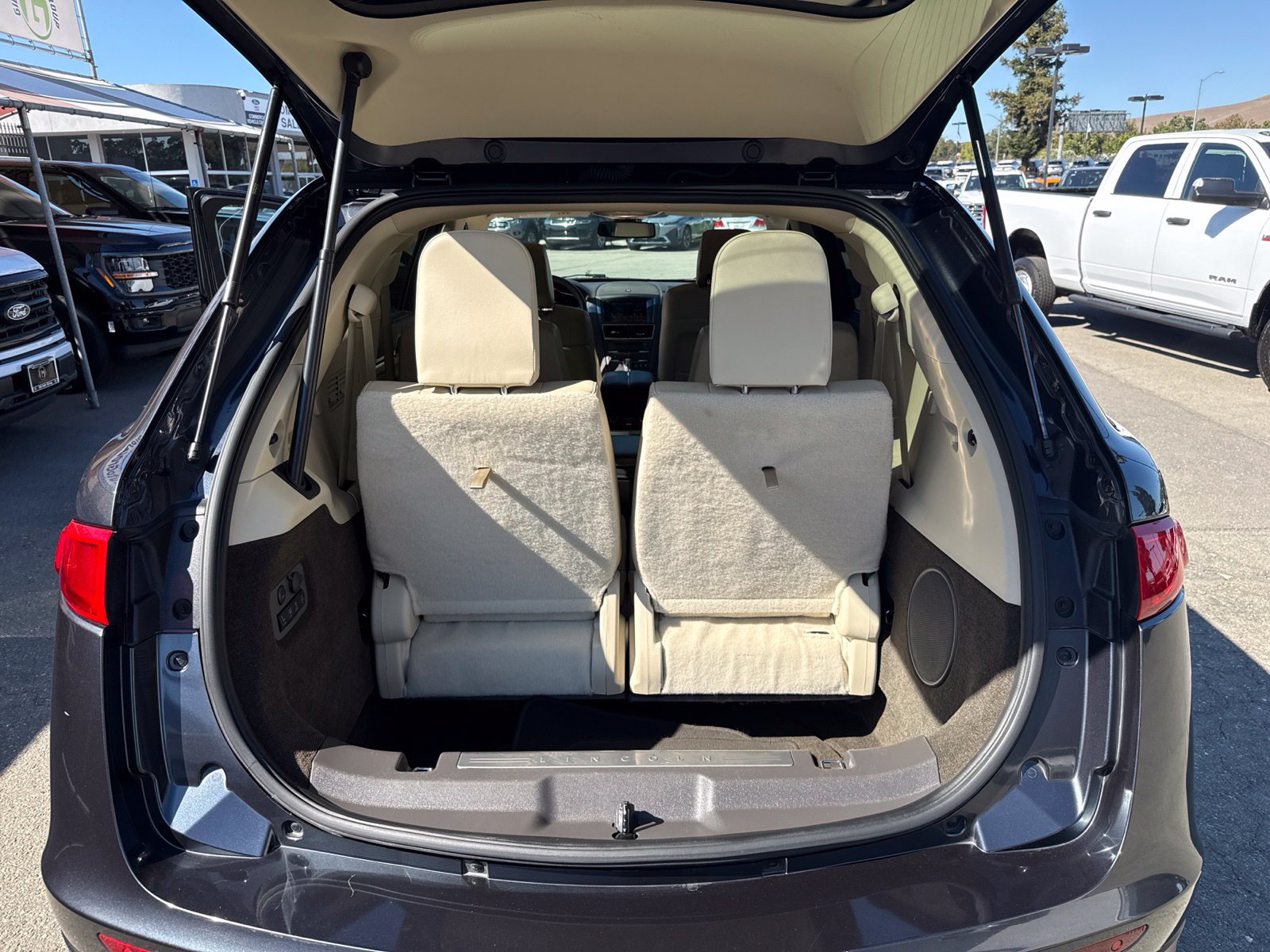 Used 2013 Lincoln MKT AWD image 17