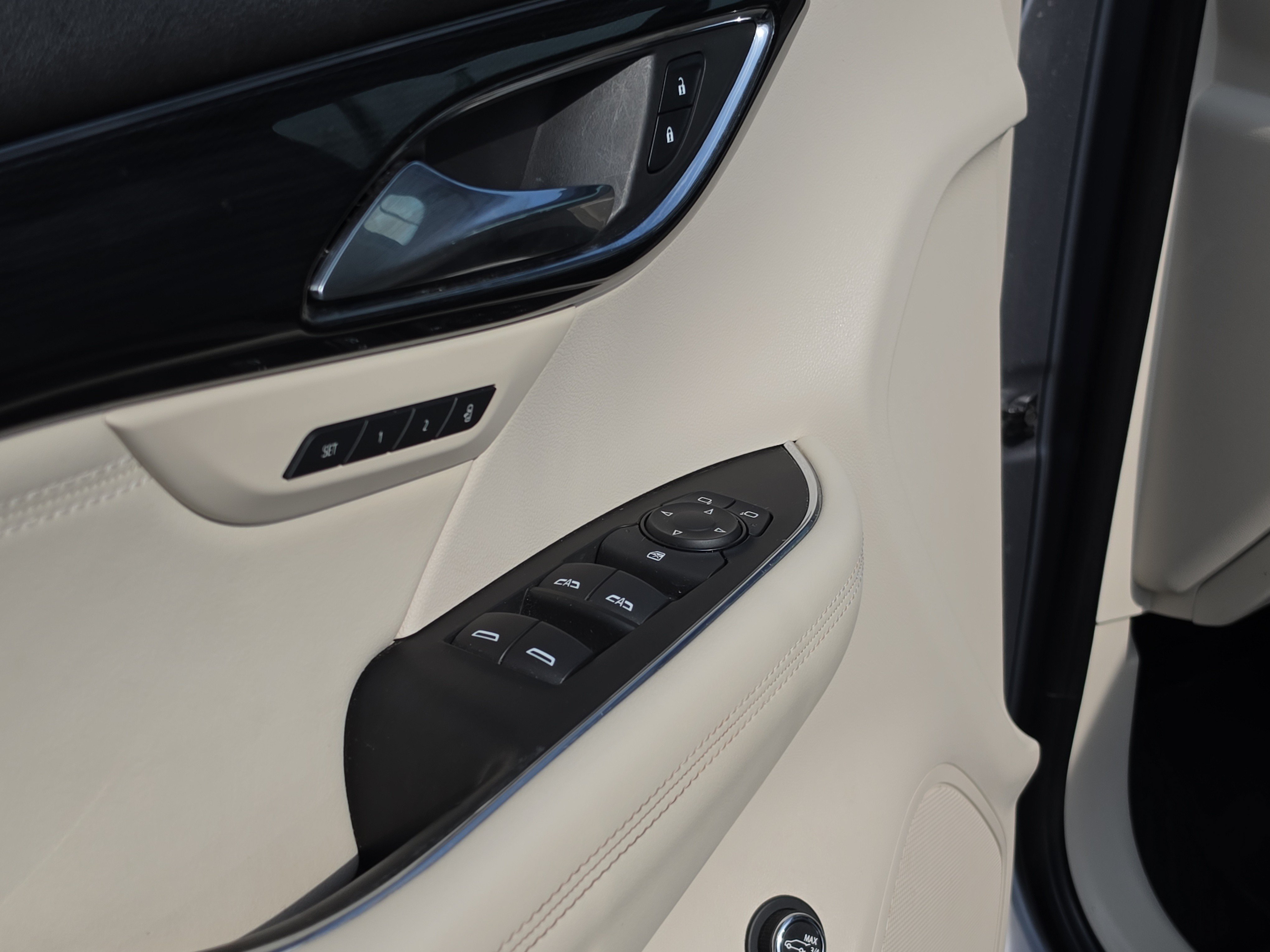 Used 2022 Buick Envision Essence w/ Safety Package FWD image 18