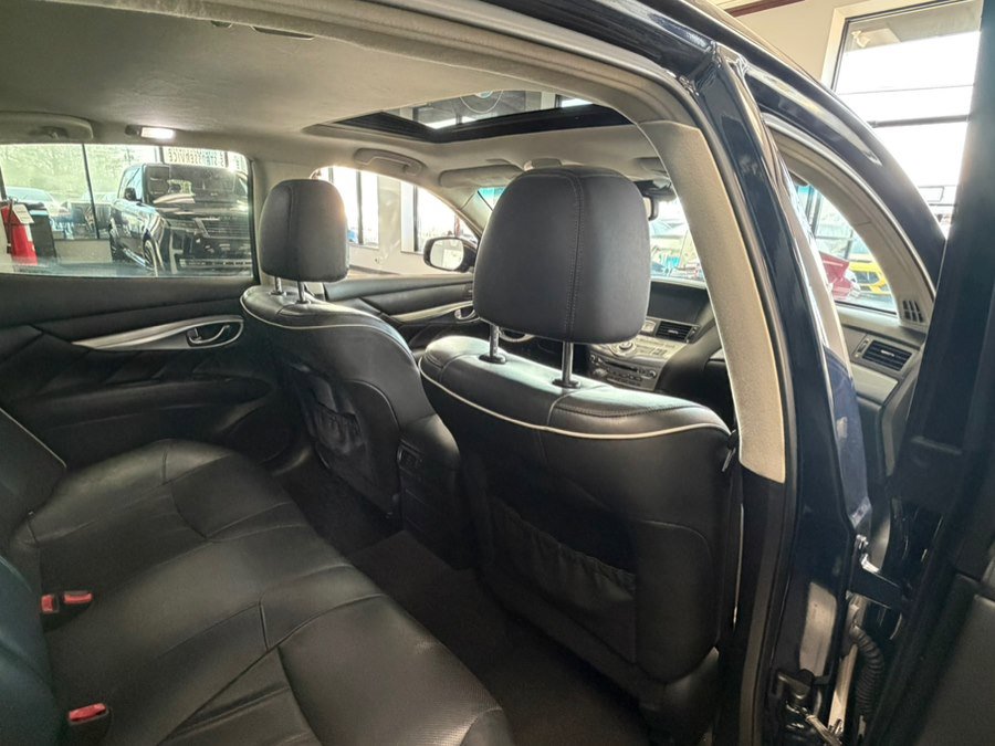 Used 2019 INFINITI Q70 Luxe RWD image 24