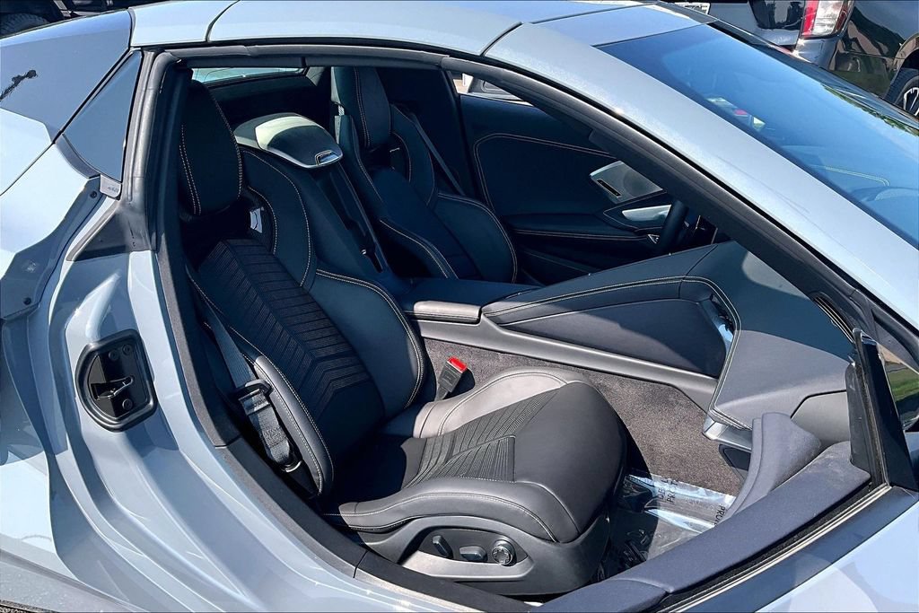 Used 2025 Chevrolet Corvette Stingray Preferred Conv w/ Z51 Performance Package RWD image 28