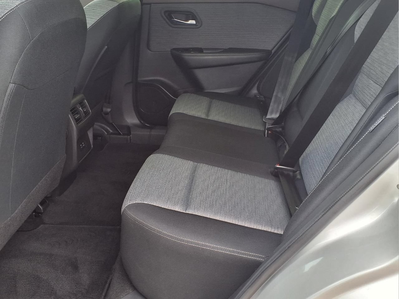Used 2023 Nissan Rogue SV AWD/4WD image 11