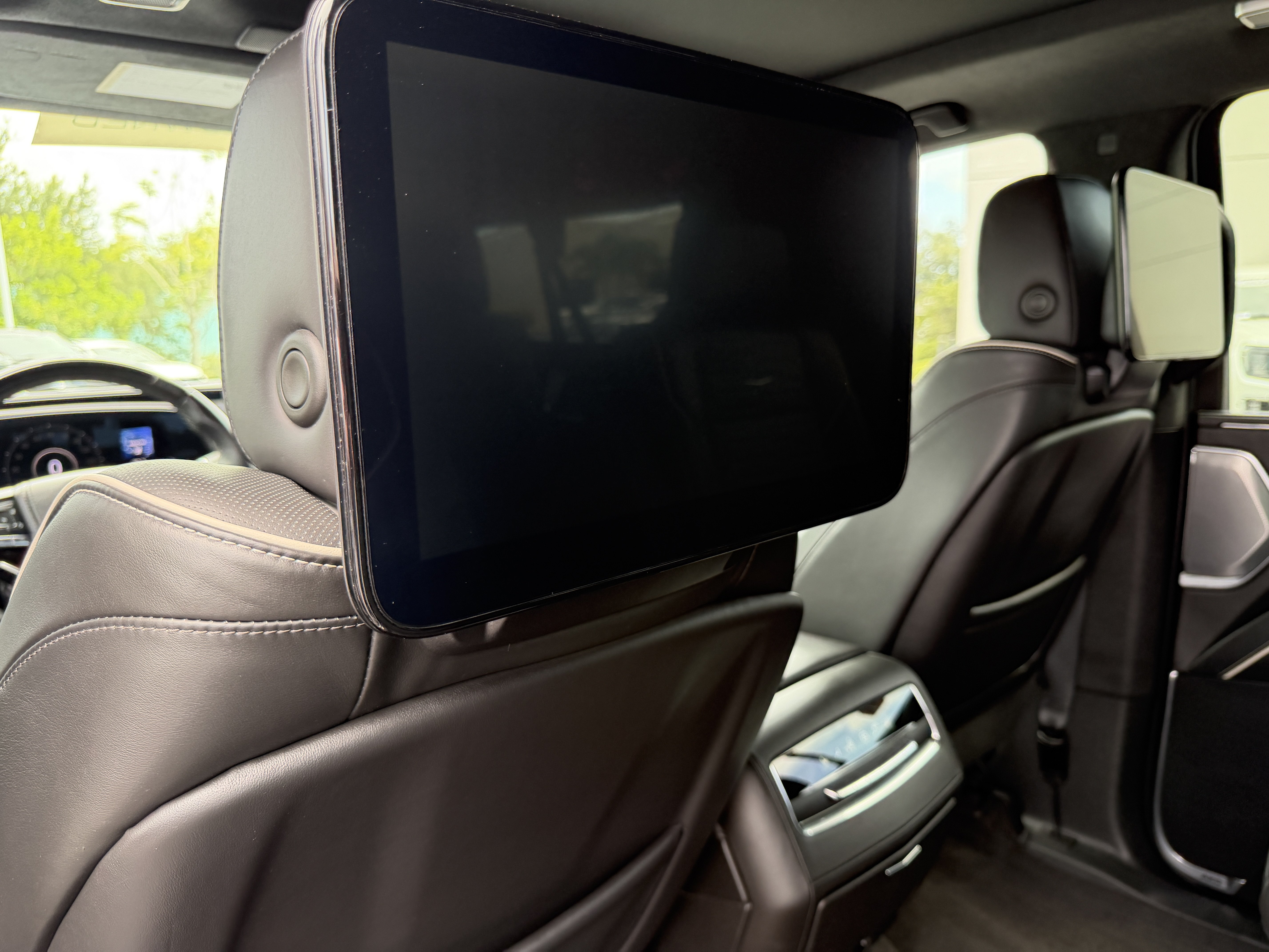 Certified 2023 Cadillac Escalade ESV Sport Platinum w/ LPO, ONYX Package AWD/4WD image 19