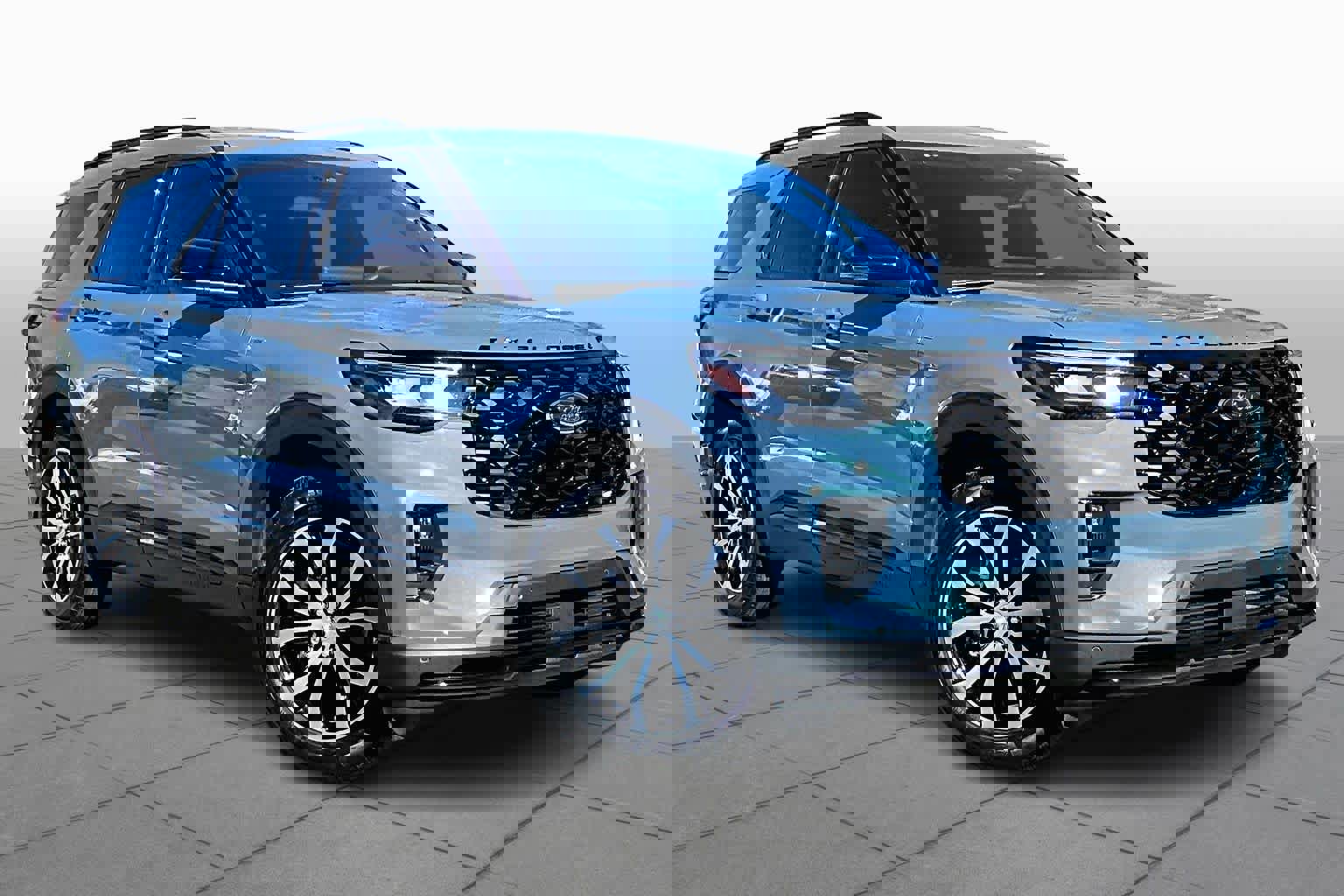 Used 2025 Ford Explorer ST-Line w/ Premium Package image 2