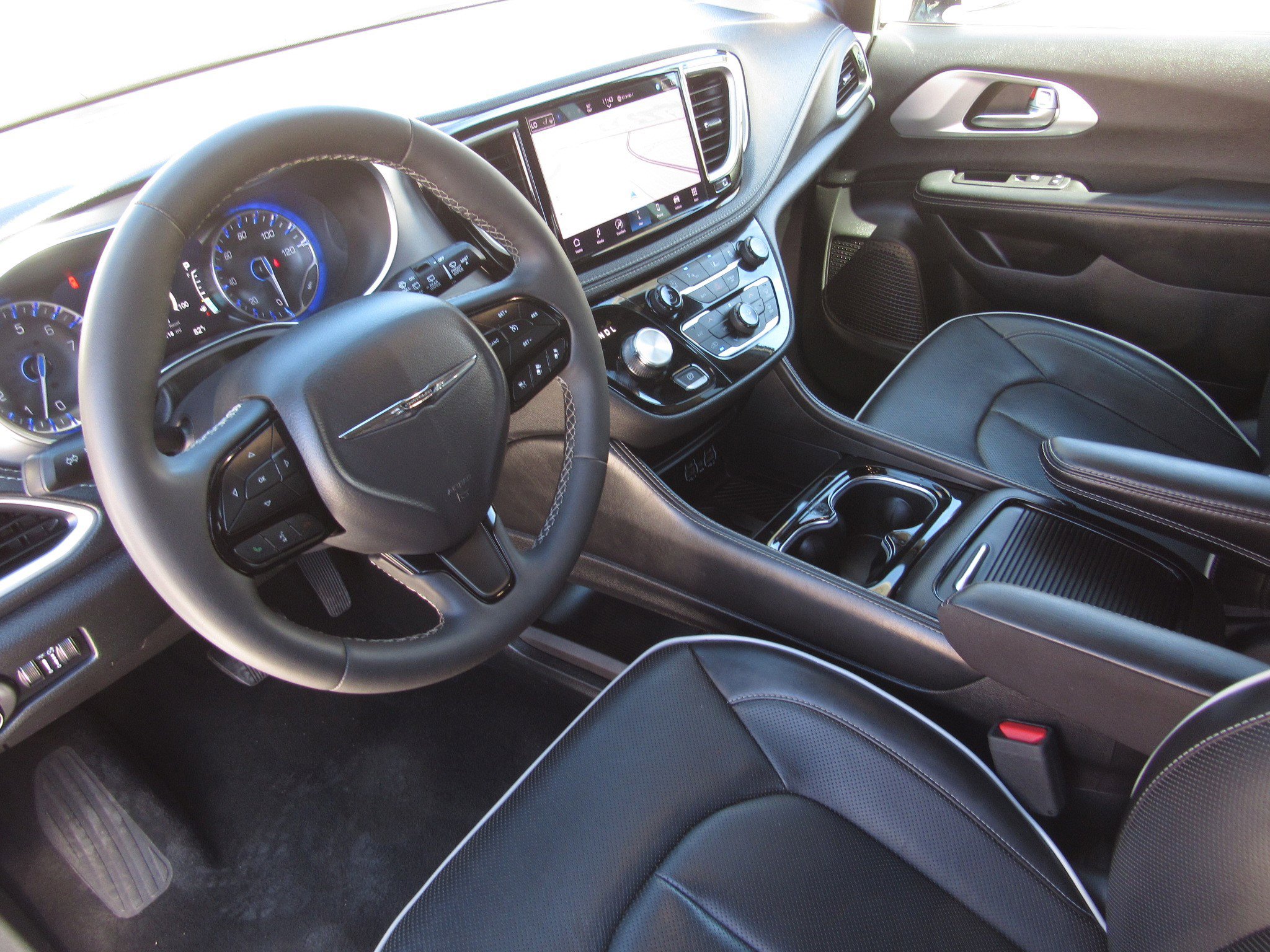 Used 2025 Chrysler Pacifica Limited image 18