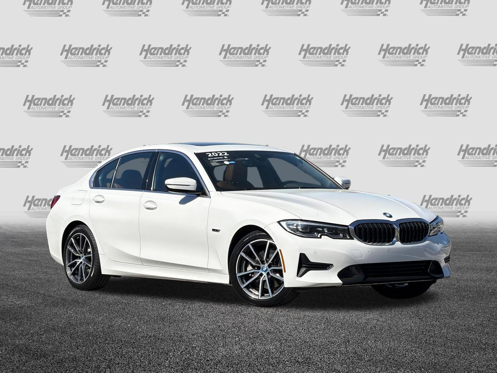 Certified 2022 BMW 330e 330e w/ Convenience Package image 2