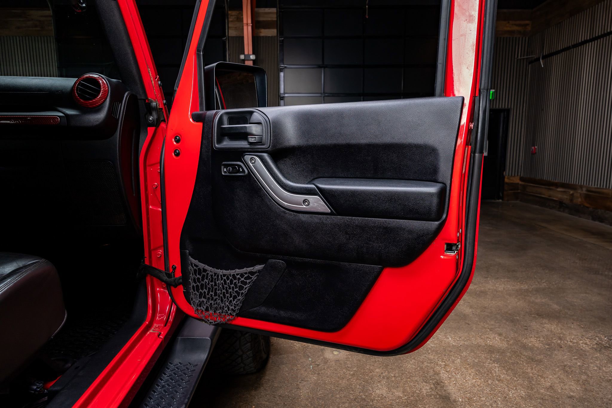 Used 2015 Jeep Wrangler Unlimited Sahara w/ Katzkin Premium Leather Group image 33