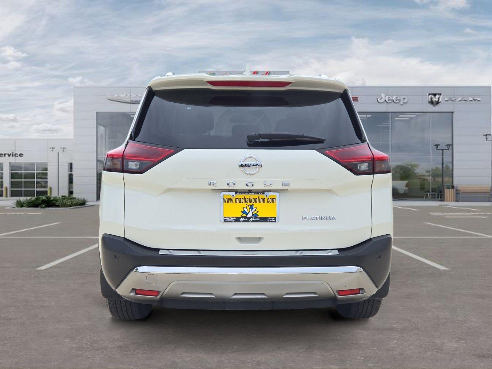 Used 2021 Nissan Rogue Platinum FWD image 4