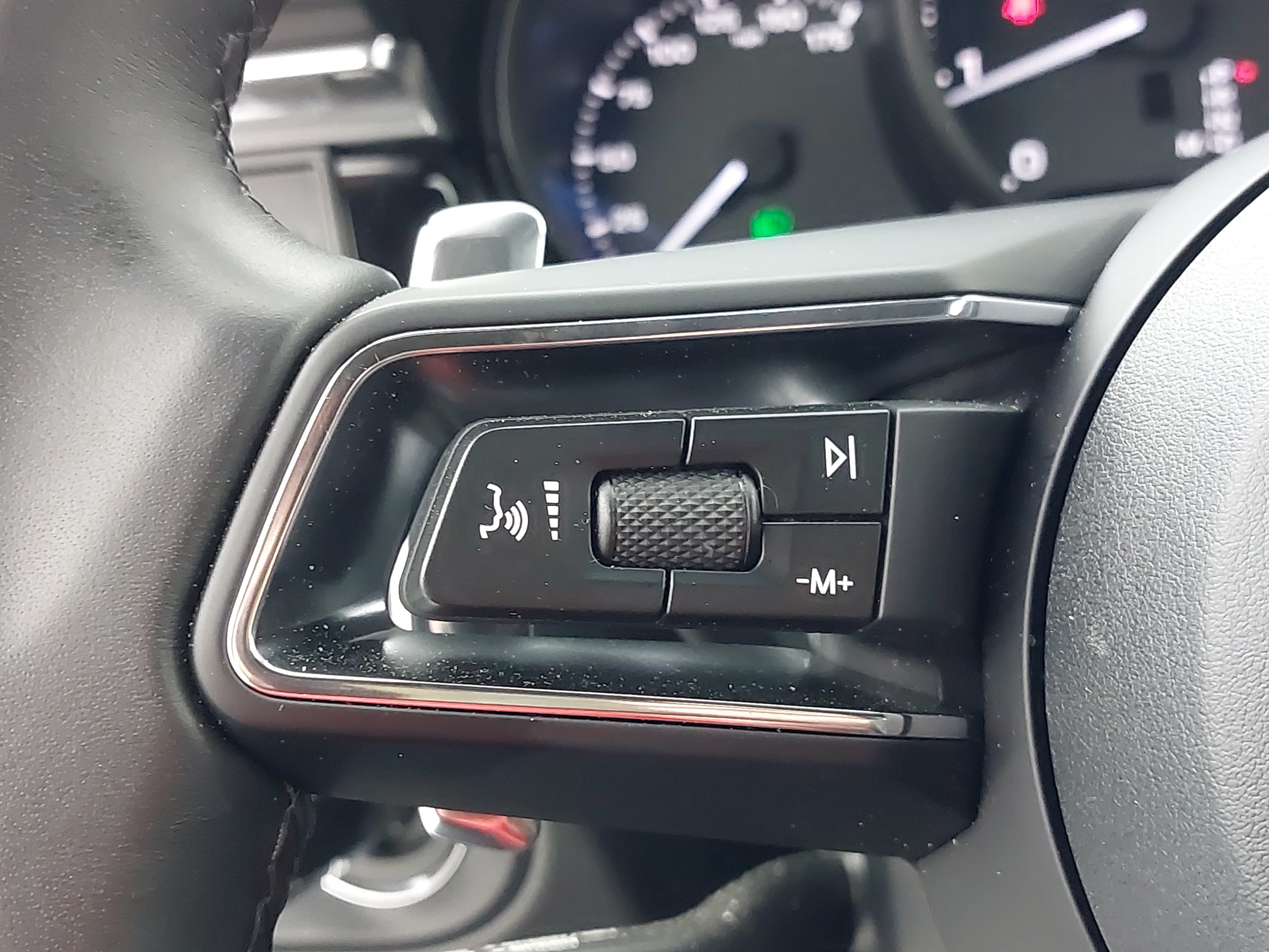 Certified 2026 Porsche Macan AWD/4WD image 19