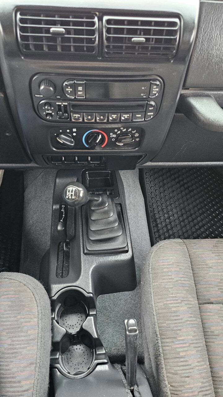 Used 2004 Jeep Wrangler SE image 9
