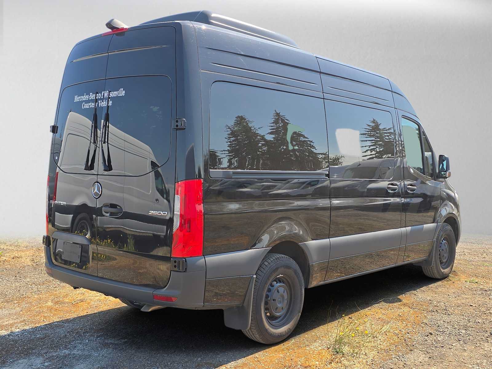 Used 2025 Mercedes-Benz Sprinter 2500 image 3