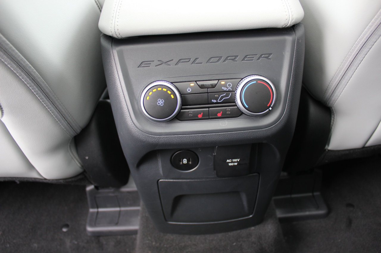 Used 2025 Ford Explorer Platinum w/ LUX Leather Package image 23