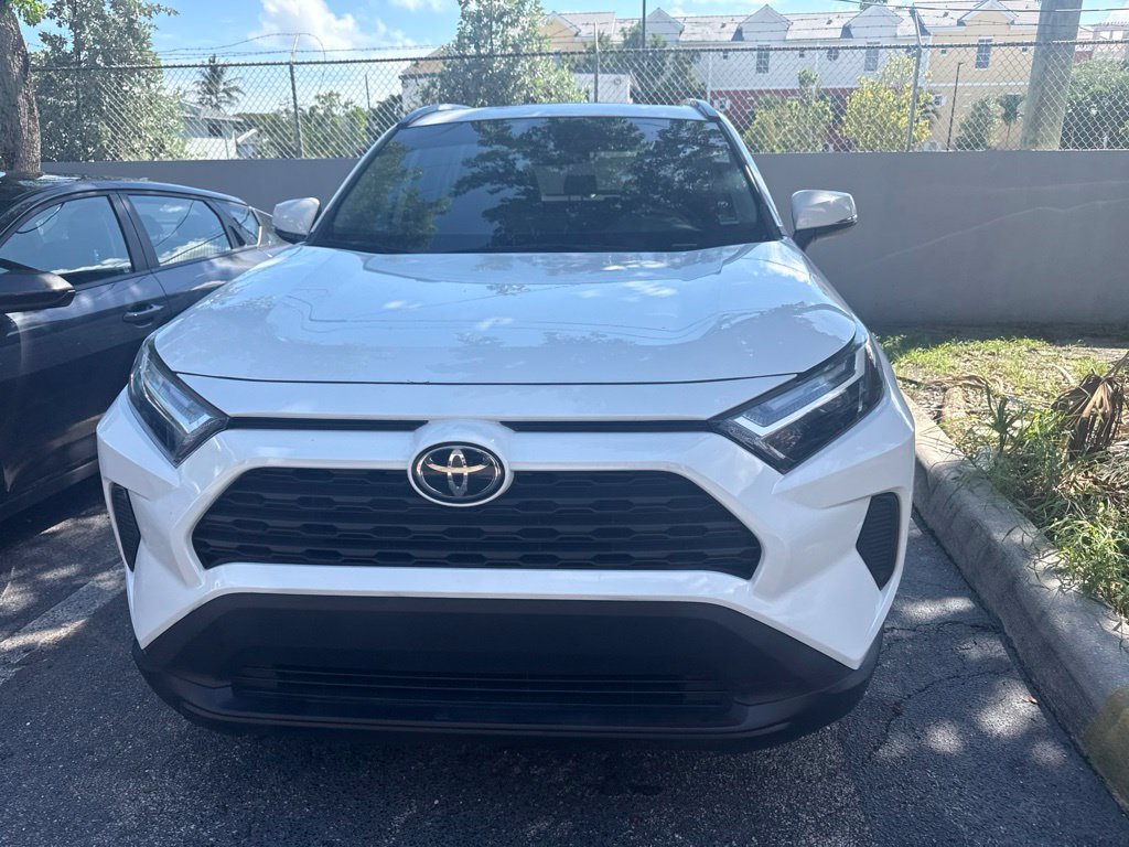 Used 2024 Toyota RAV4 XLE w/ Convenience Package FWD image 2