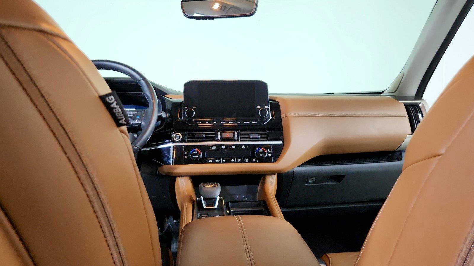 Used 2024 Nissan Pathfinder Platinum FWD image 17
