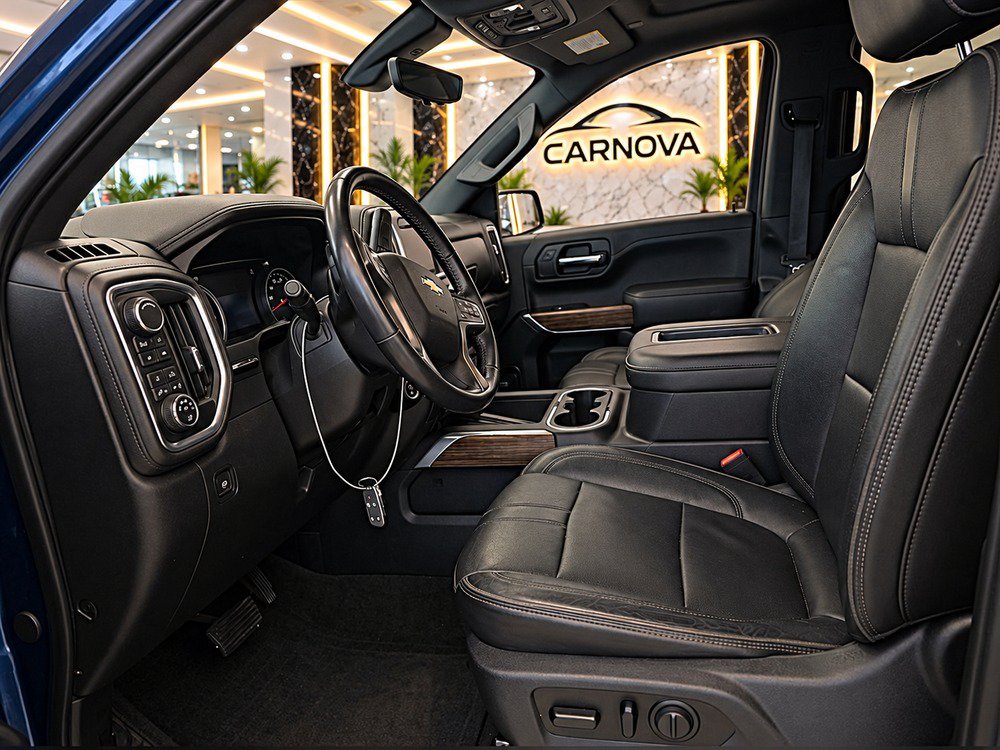 Used 2019 Chevrolet Silverado 1500 High Country w/ Technology Package AWD/4WD image 9