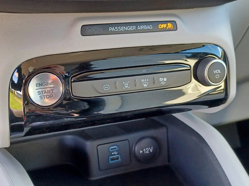 Used 2023 Ford Escape SE image 29