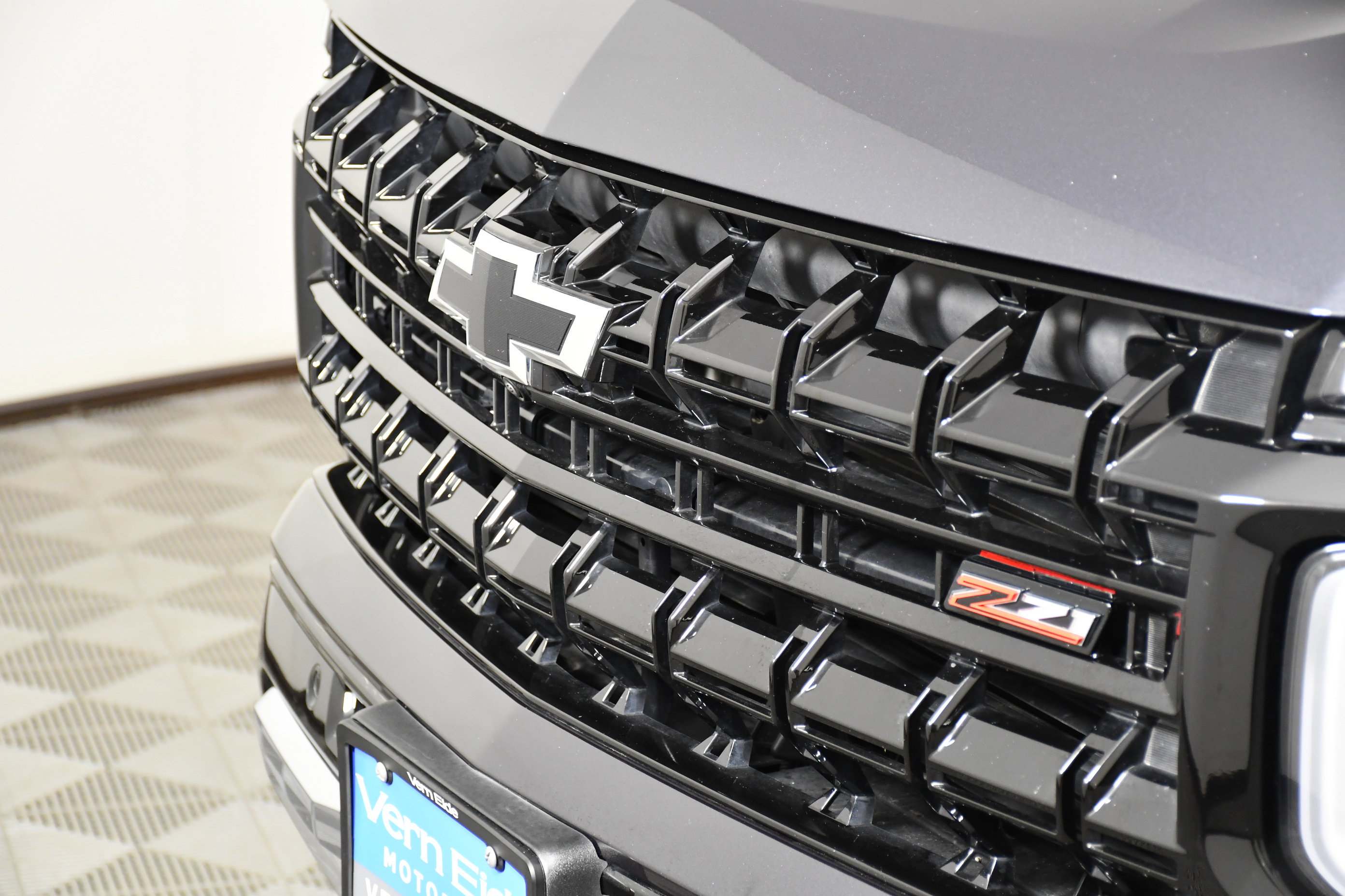 Used 2025 Chevrolet Suburban Z71 image 11