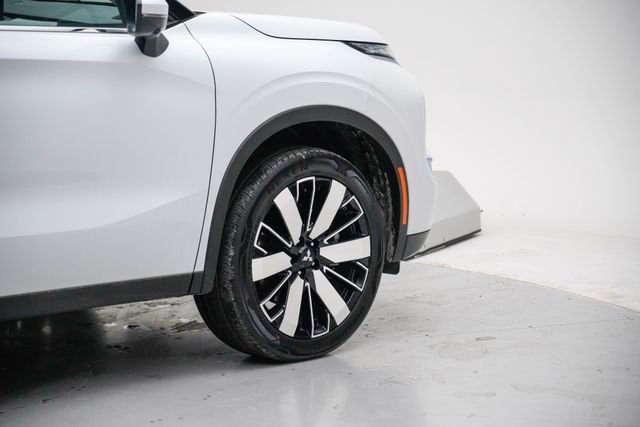 Used 2025 Mitsubishi Outlander SE image 8