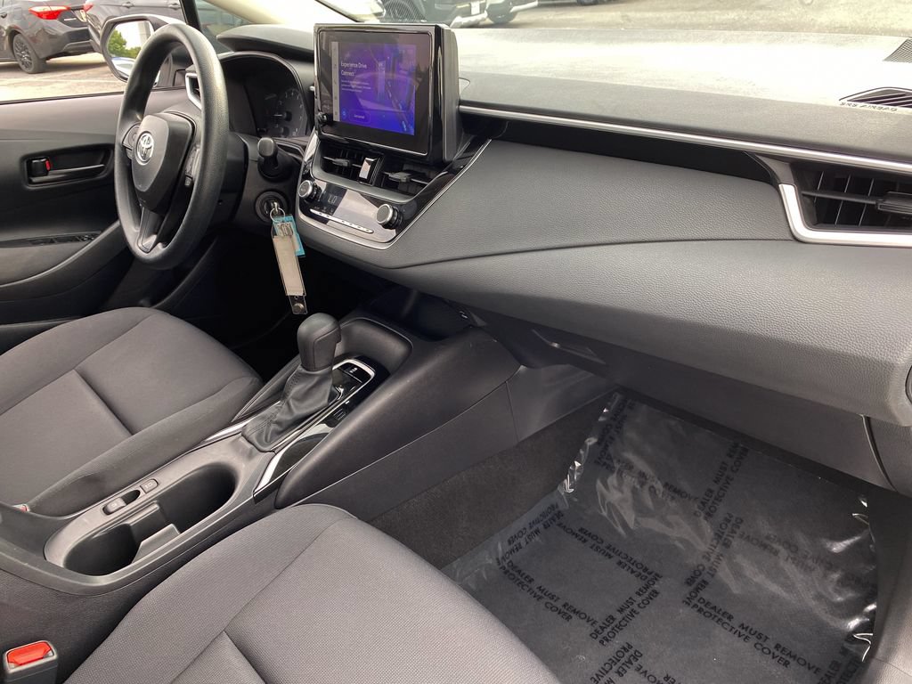 Used 2025 Toyota Corolla LE FWD image 31