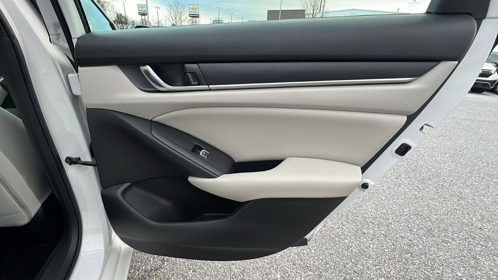 Used 2019 Honda Accord LX image 14